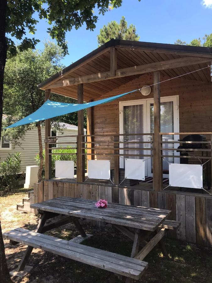 Chris Et Sabrina - Les Viviers 4 Etoiles Campsite *
